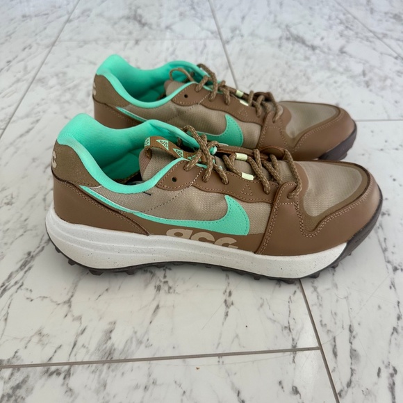 Nike ACG Lowcate Limestone/Green Glow - Women's Size 10.5 - Picture 9 of 12